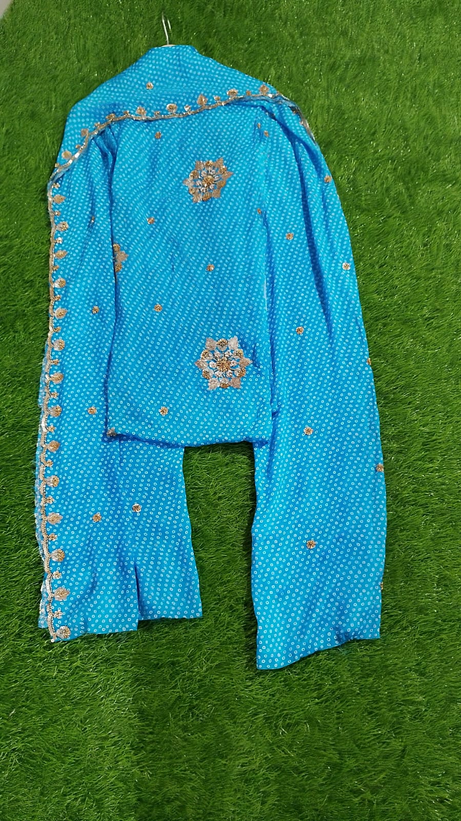 Chiffon bandhi hand work
