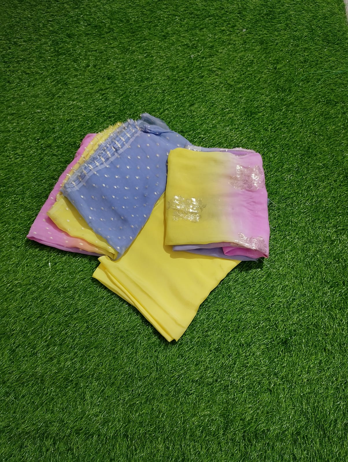 Foiling tie and dye dupatta suits