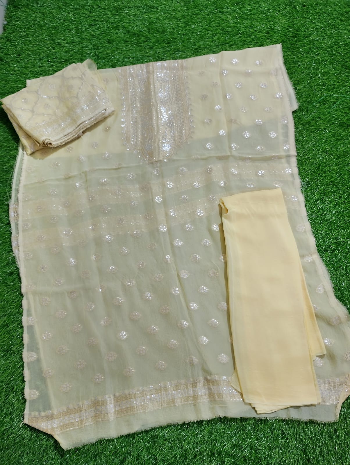 Foiling tie and dye dupatta suits